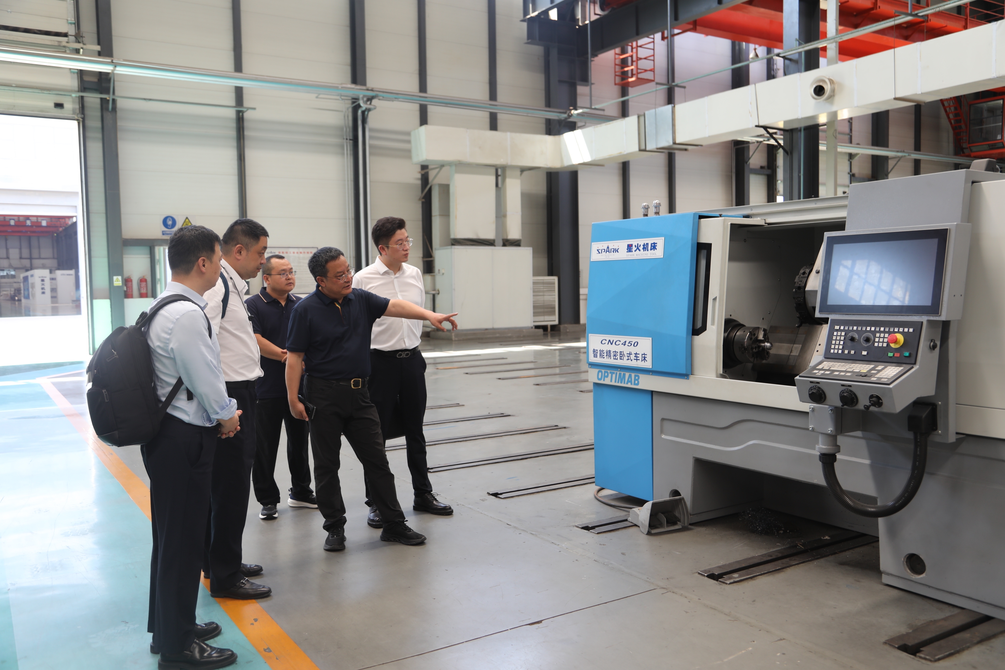 九游體育五礦證劵投資銀行喬瑞一行到星火機(jī)床公司訪問(wèn)參觀