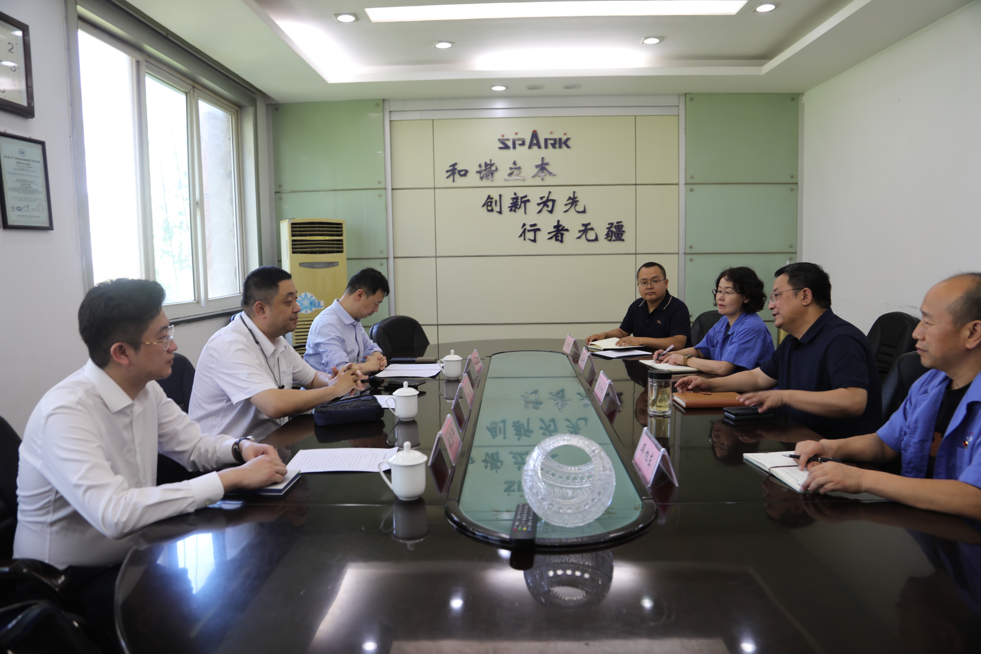 九游體育五礦證劵投資銀行喬瑞一行到星火機(jī)床公司訪問(wèn)參觀(圖4)